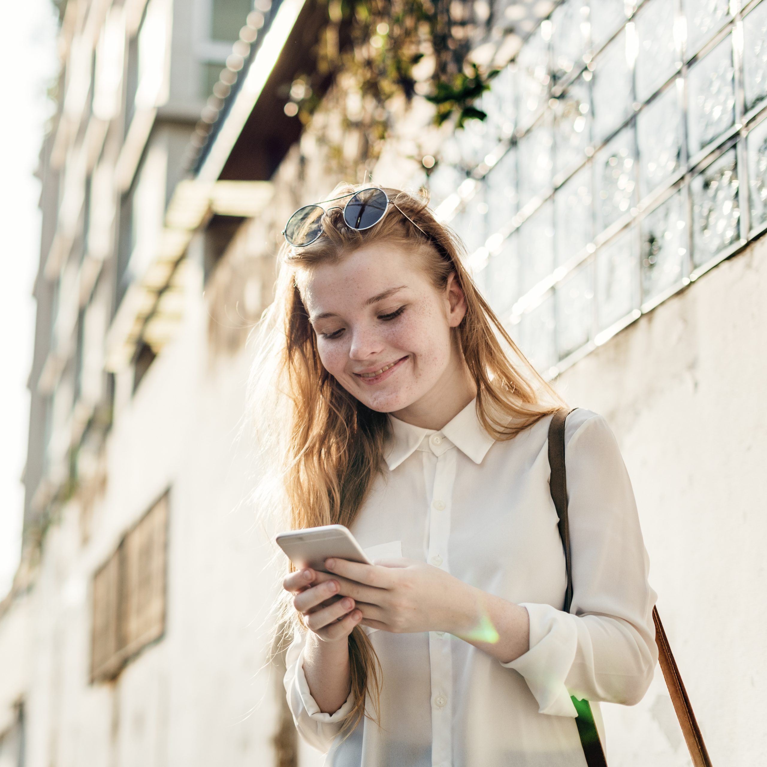 Girl Browsing Phone Connection Concept Scaled Psicólogo En Valdebebas, Madrid Y Online. Psicólogos Especializados En Población Adulta, Infanto-Juvenil, Familia Y Pareja. En Centro Ps Psicología Contamos Con Profesionales De La Psicología, Neuropsicología Y Psiquiatría.