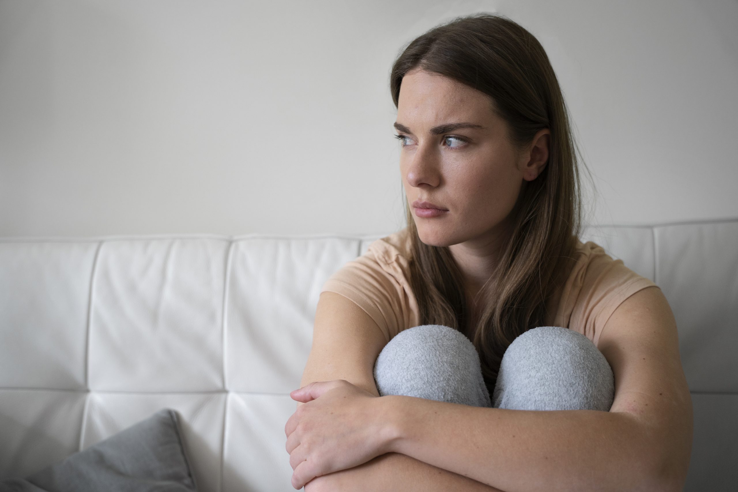 Front View Anxious Woman Couch Scaled Psicólogo En Valdebebas, Madrid Y Online. Psicólogos Especializados En Población Adulta, Infanto-Juvenil, Familia Y Pareja. En Centro Ps Psicología Contamos Con Profesionales De La Psicología, Neuropsicología Y Psiquiatría.